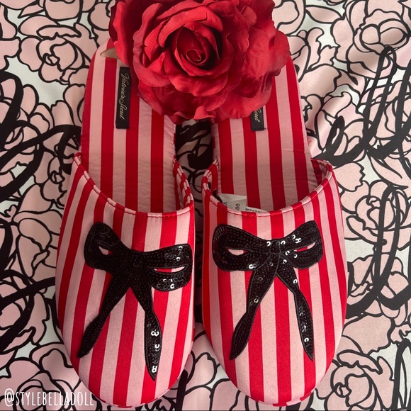 🆕Victoria’s Secret Classic Stripe Satin Sequin Embellished Bow Slipper - Picture 7 of 12